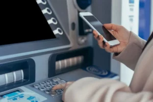 Gampang! Tarik Tunai Tanpa Kartu ATM BCA, Mandiri, BNI, BRI