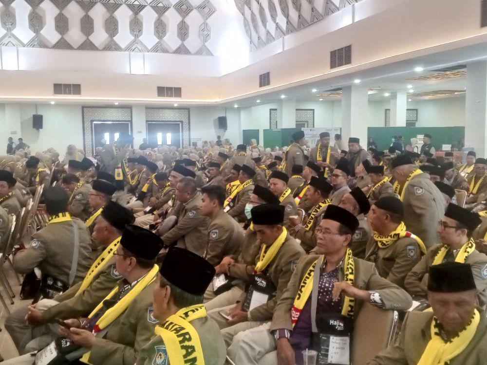 Jemaah Haji NTB Meninggal Dunia di Pesawat: Kisah Pilu Pulang Tanah Air