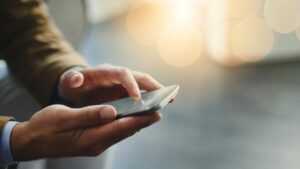 Lacak Lokasi Orang: WhatsApp & Google Maps, Mudah!