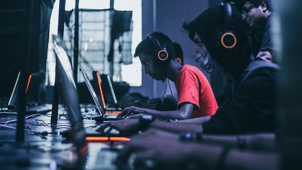 Laptop Tipis Murah? Main Game Berat? Ini Buktinya!