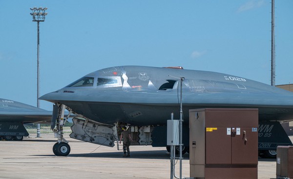 Misi Rahasia 44 Jam: Pilot B-2 di Afghanistan