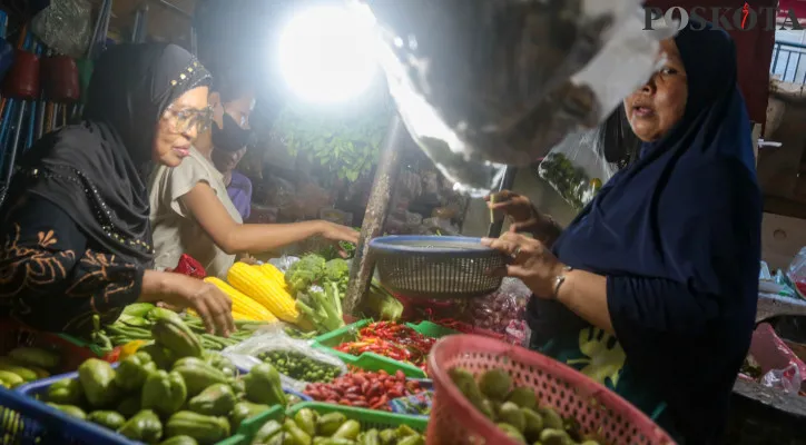 Pasar Sepi, Daya Beli Jeblok? Jakarta, Tradisional & Modern Terdampak!