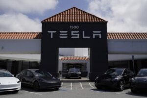 Tesla Rugi Besar: Penjualan Anjlok di China & Eropa