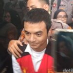 Vadel Badjideh: Rambut Cepak, Pengawalan Ketat, Misteri Terungkap?