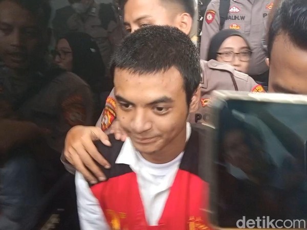 Vadel Badjideh: Rambut Cepak, Pengawalan Ketat, Misteri Terungkap?